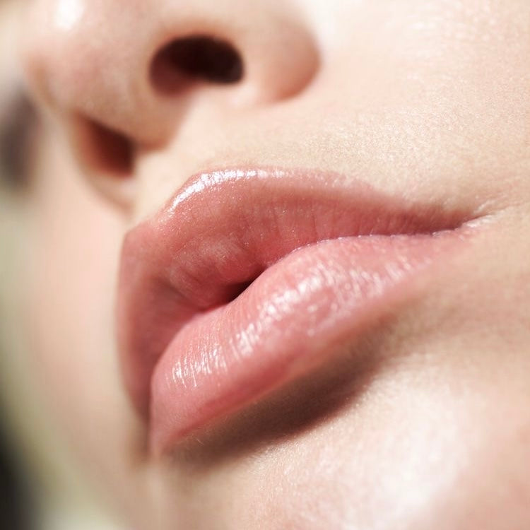 Top Tips for Achieving Full, Attractive Lips with Lip Stains